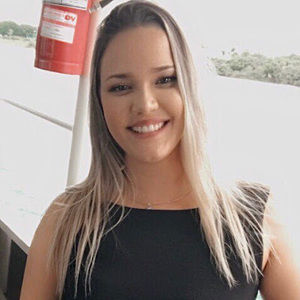 Meet your Posher, Larissa